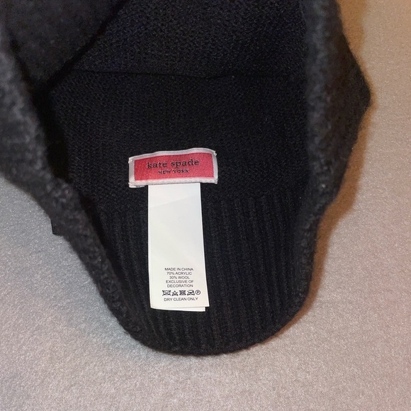 Kate Spade Beanie Black with gold spade & bow OS stretch New - Picture 4 of 10